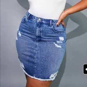 Dark wash distressed denim mini skirt.by Pretty Little Things